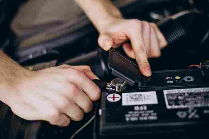 On-Site Car Battery Replacement in Dubai (24-Hour Emergency Service)